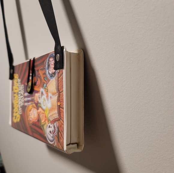 Scooby-Doo Spookiest Tales Upcycled Y2K 2001 VHS Shoulder Bag Purse - Picture 6 of 9